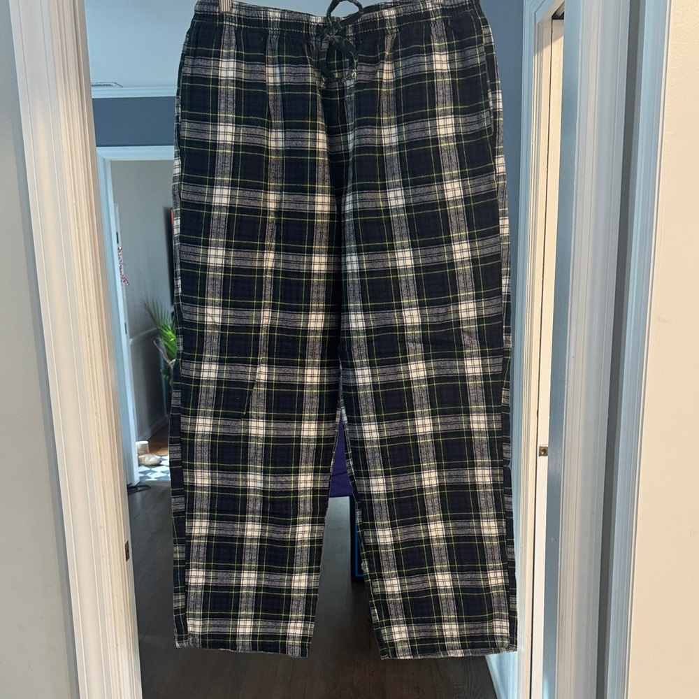 L.L. Bean Men's Scotch Plaid Flannel Sleep Pants- Green and White